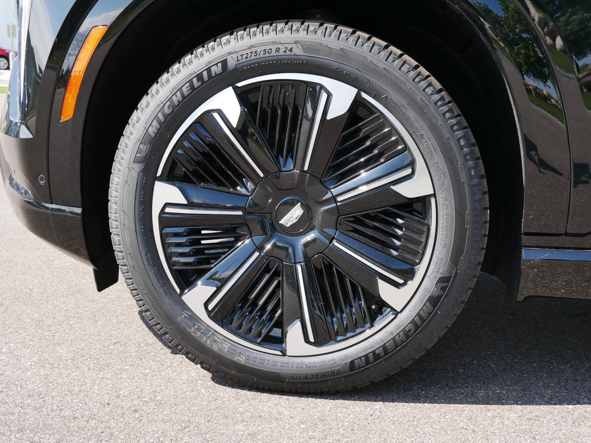 Used 2026 Cadillac Escalade IQ Sport 1 w/ LPO, Floor Liner Package AWD/4WD image 13