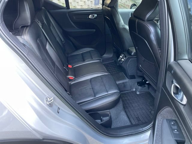 Certified 2023 Volvo XC40 B5 Plus w/ Protection Package Premier AWD/4WD image 15