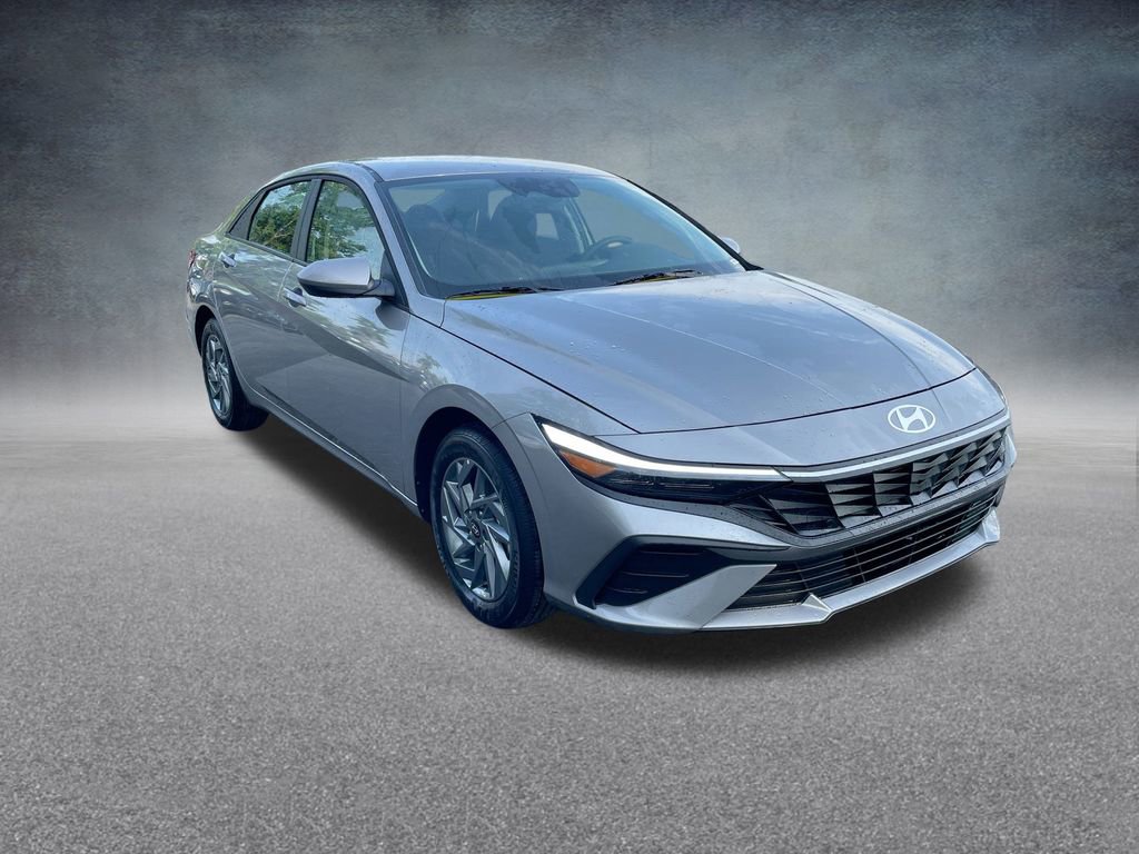 Used 2025 Hyundai Elantra Blue image 34