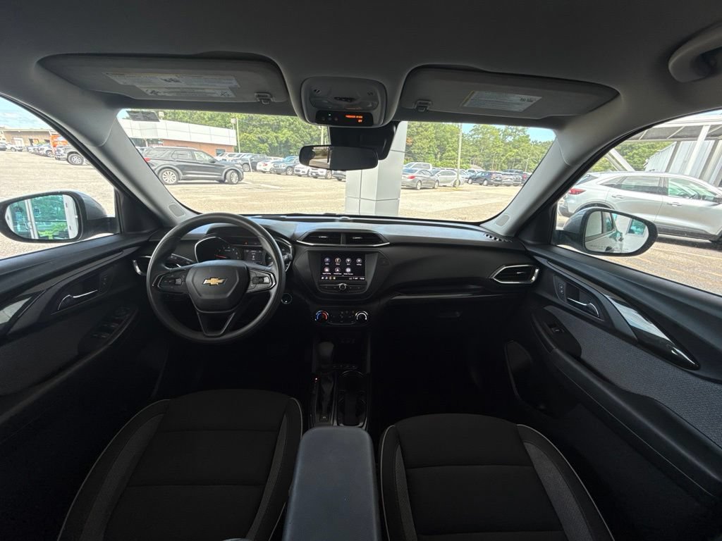 Used 2023 Chevrolet TrailBlazer LT FWD image 11
