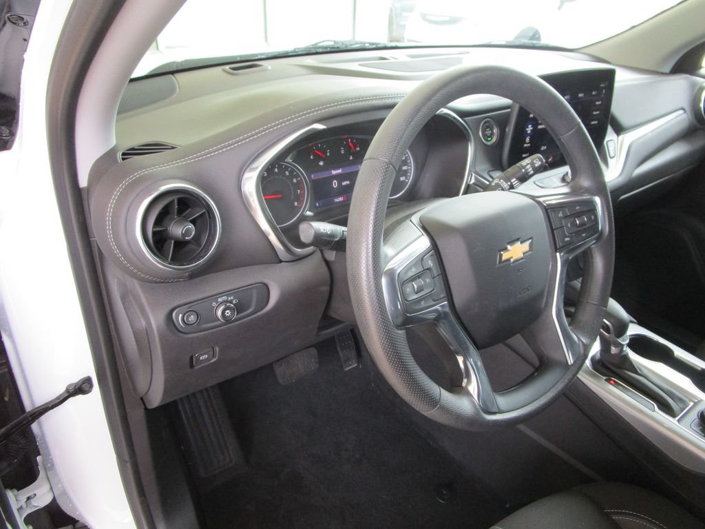 Used 2024 Chevrolet Blazer LT w/ Convenience Package FWD image 21