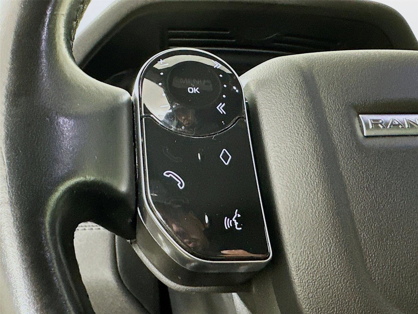 Used 2020 Land Rover Range Rover Evoque SE image 13