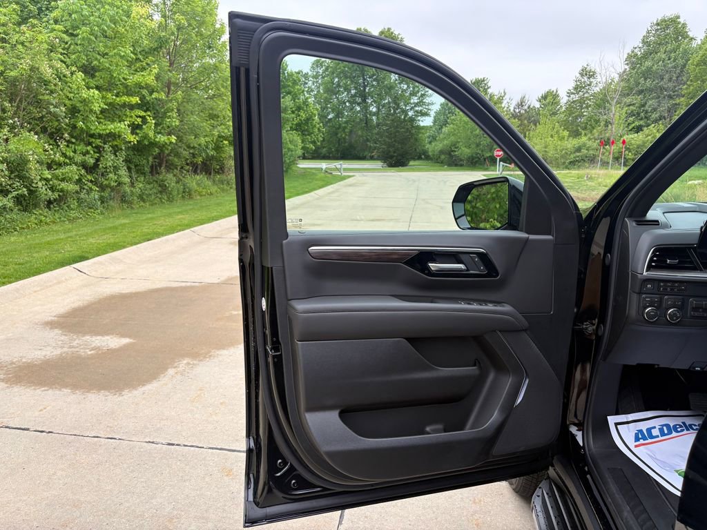 New 2026 Chevrolet Tahoe LS w/ LS Custom Edition AWD/4WD image 13