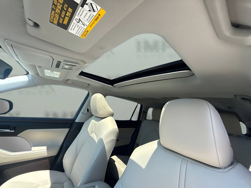 Used 2021 Toyota Highlander XLE FWD image 6
