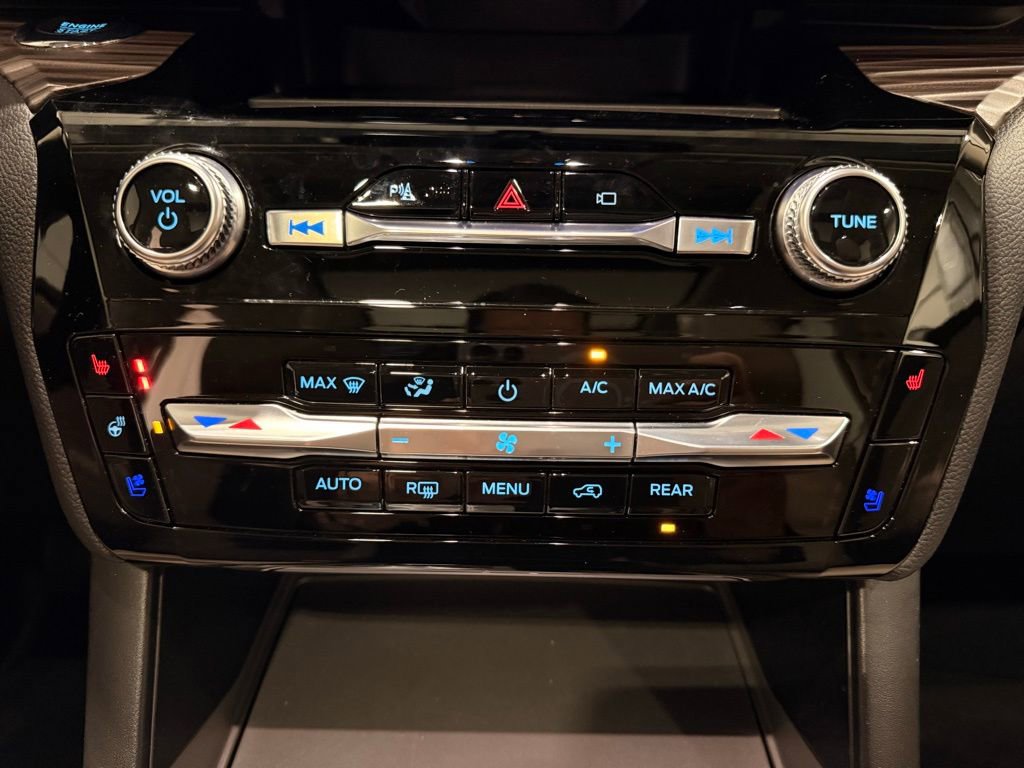 Used 2022 Ford Explorer Limited w/ Equipment Group 301A image 25