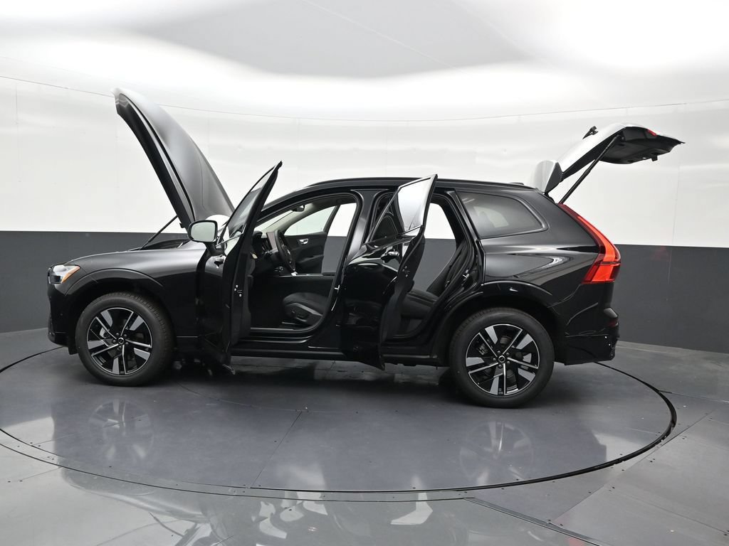 New 2026 Volvo XC60 B5 Plus AWD/4WD image 31