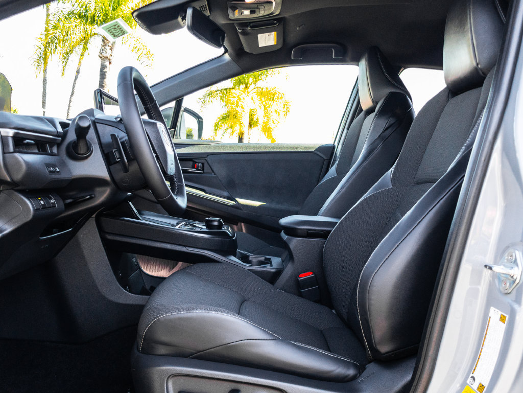 Used 2026 Toyota C-HR AWD/4WD image 13