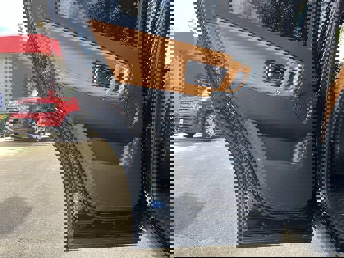 Used 2018 Land Rover Discovery Sport HSE Luxury AWD/4WD image 24