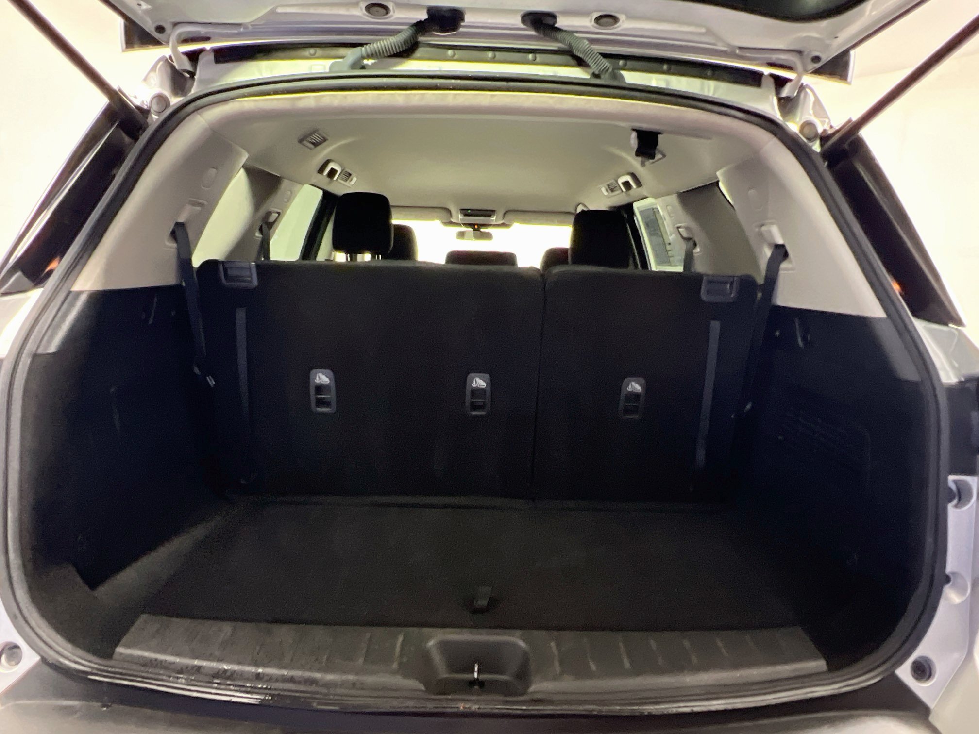 Used 2024 Nissan Pathfinder SV FWD image 33
