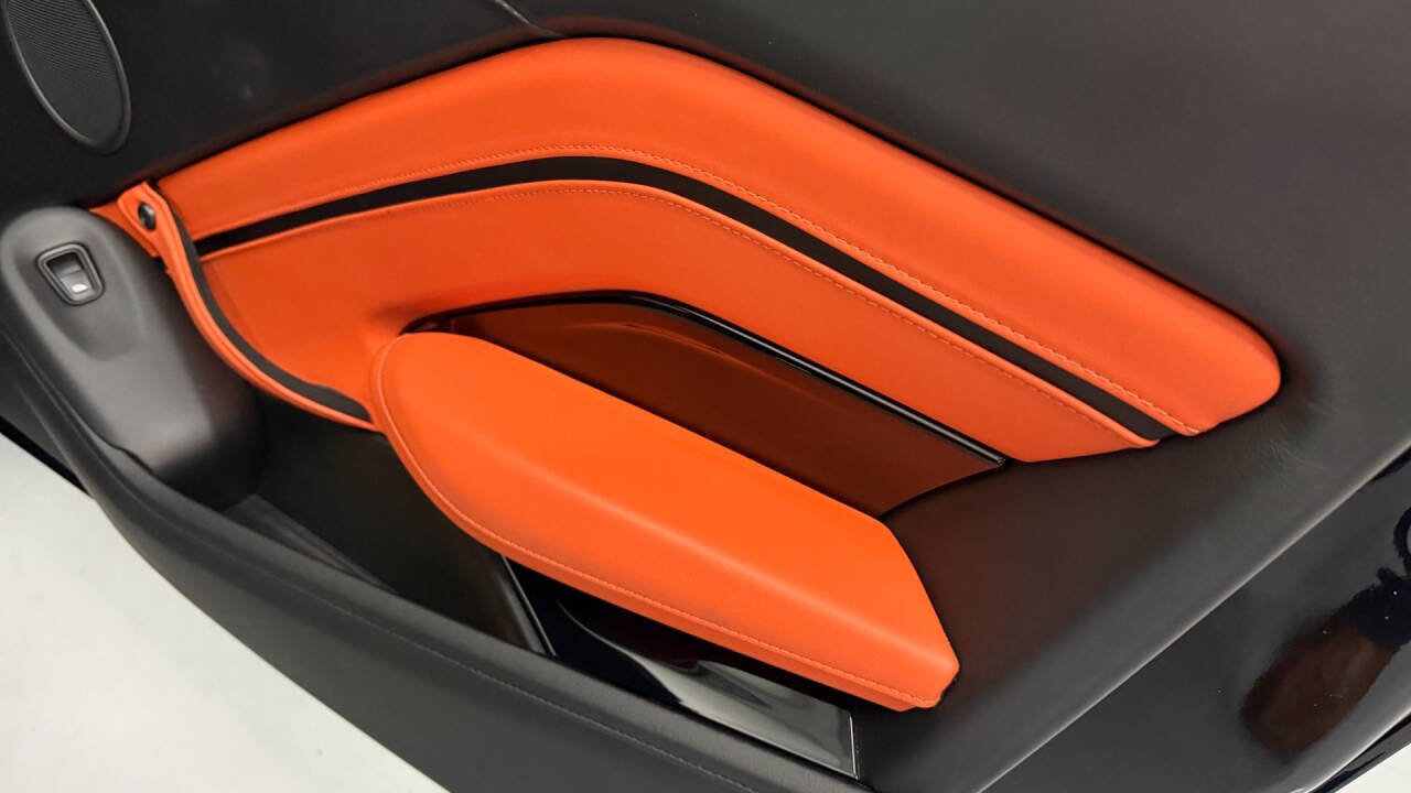 Used 2021 Aston Martin V8 Vantage Base 2dr Coupe image 37