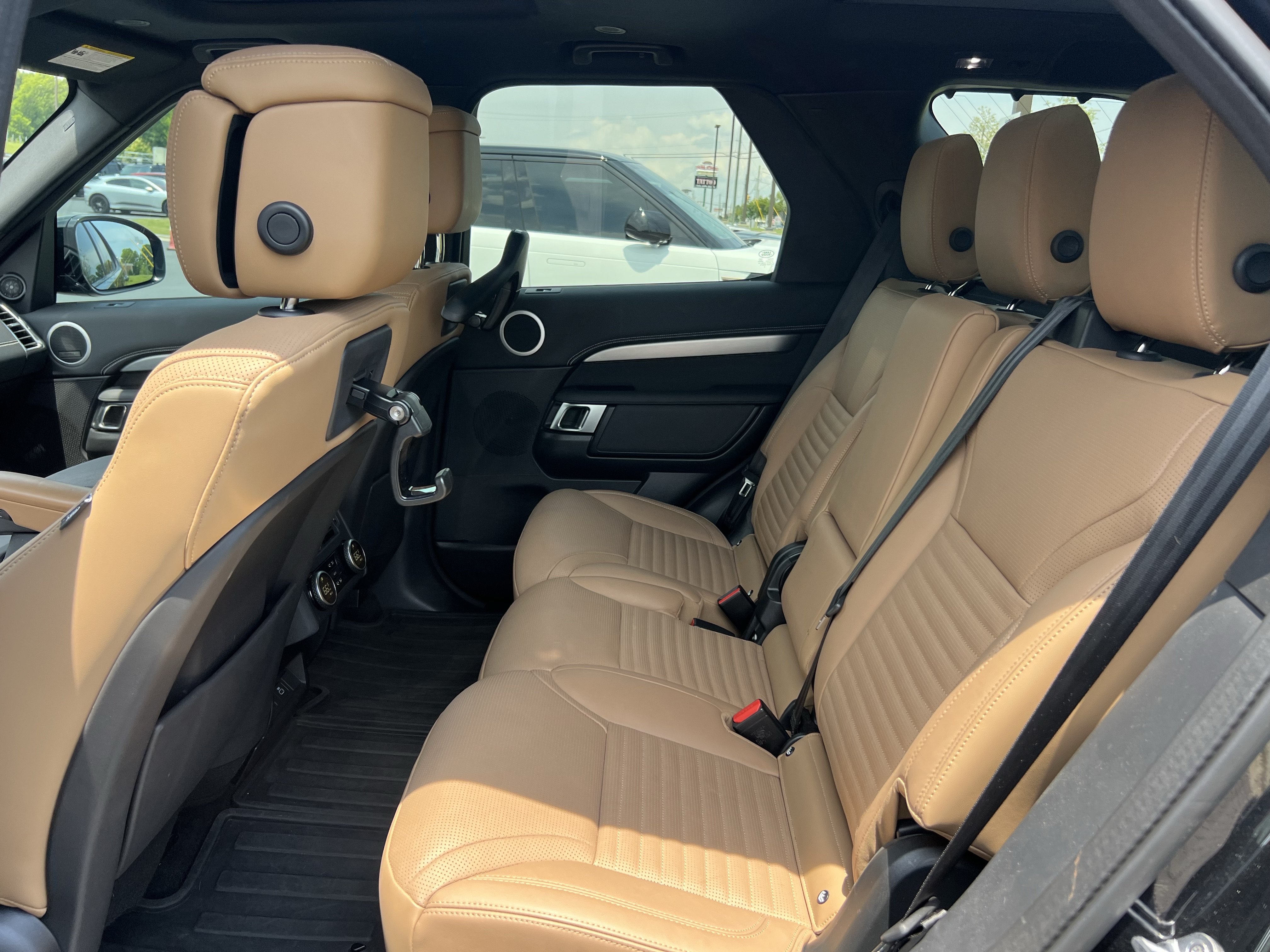 Certified 2025 Land Rover Discovery Dynamic SE AWD/4WD image 29