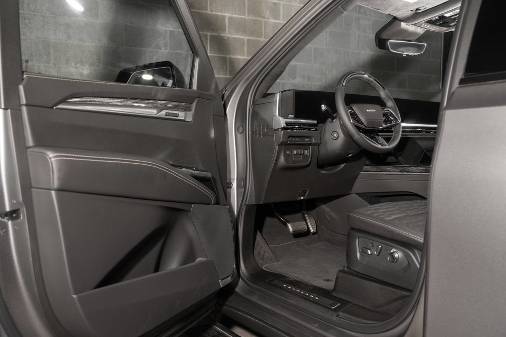 Used 2026 Cadillac Escalade V AWD/4WD image 9
