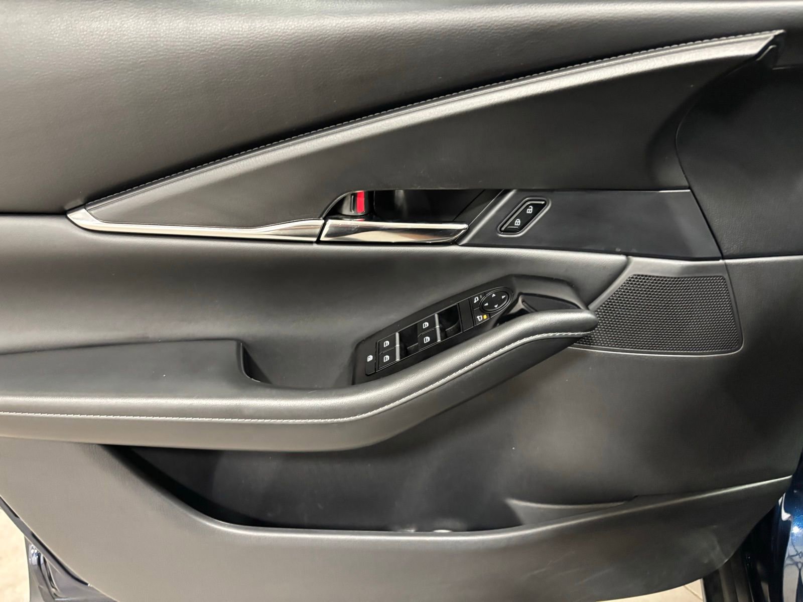 Certified 2025 MAZDA CX-30 AWD 2.5 S w/ Preferred Package image 18