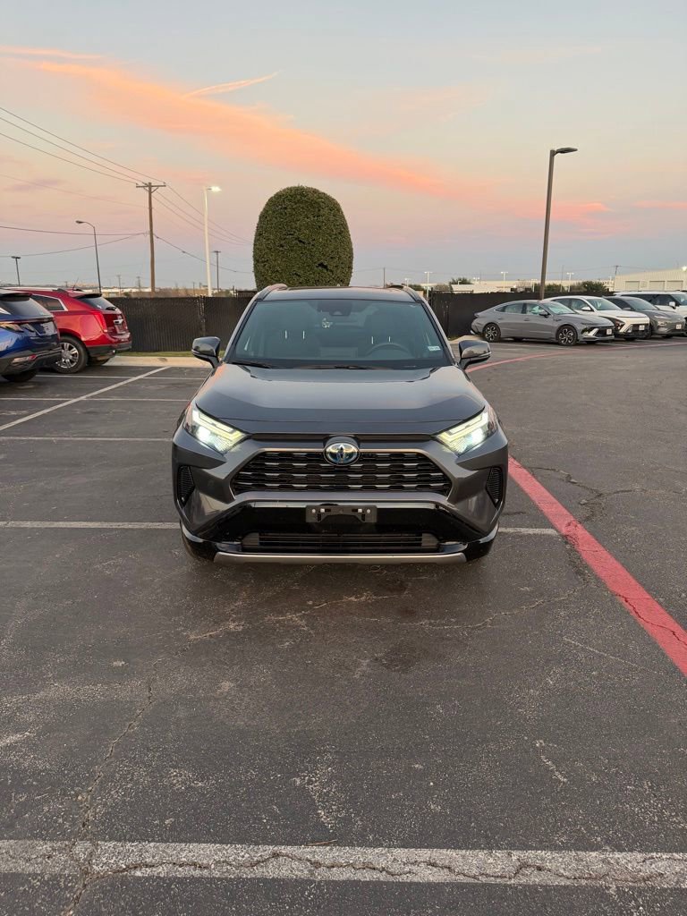 Used 2022 Toyota RAV4 SE image 6