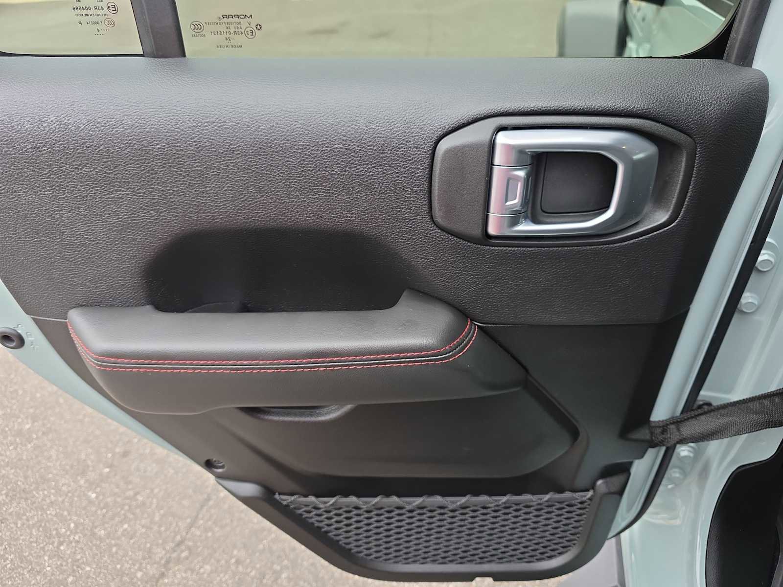 Used 2024 Jeep Wrangler Unlimited Rubicon w/ Technology Group image 23