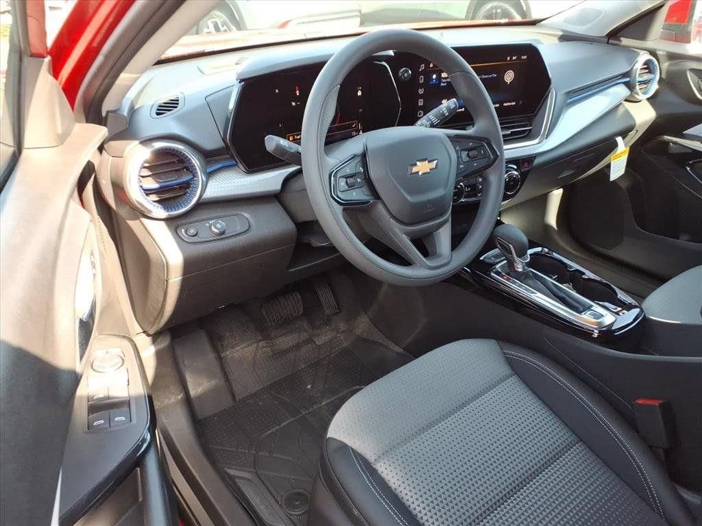 New 2026 Chevrolet Trax LT w/ LPO, Blackout Package FWD image 13