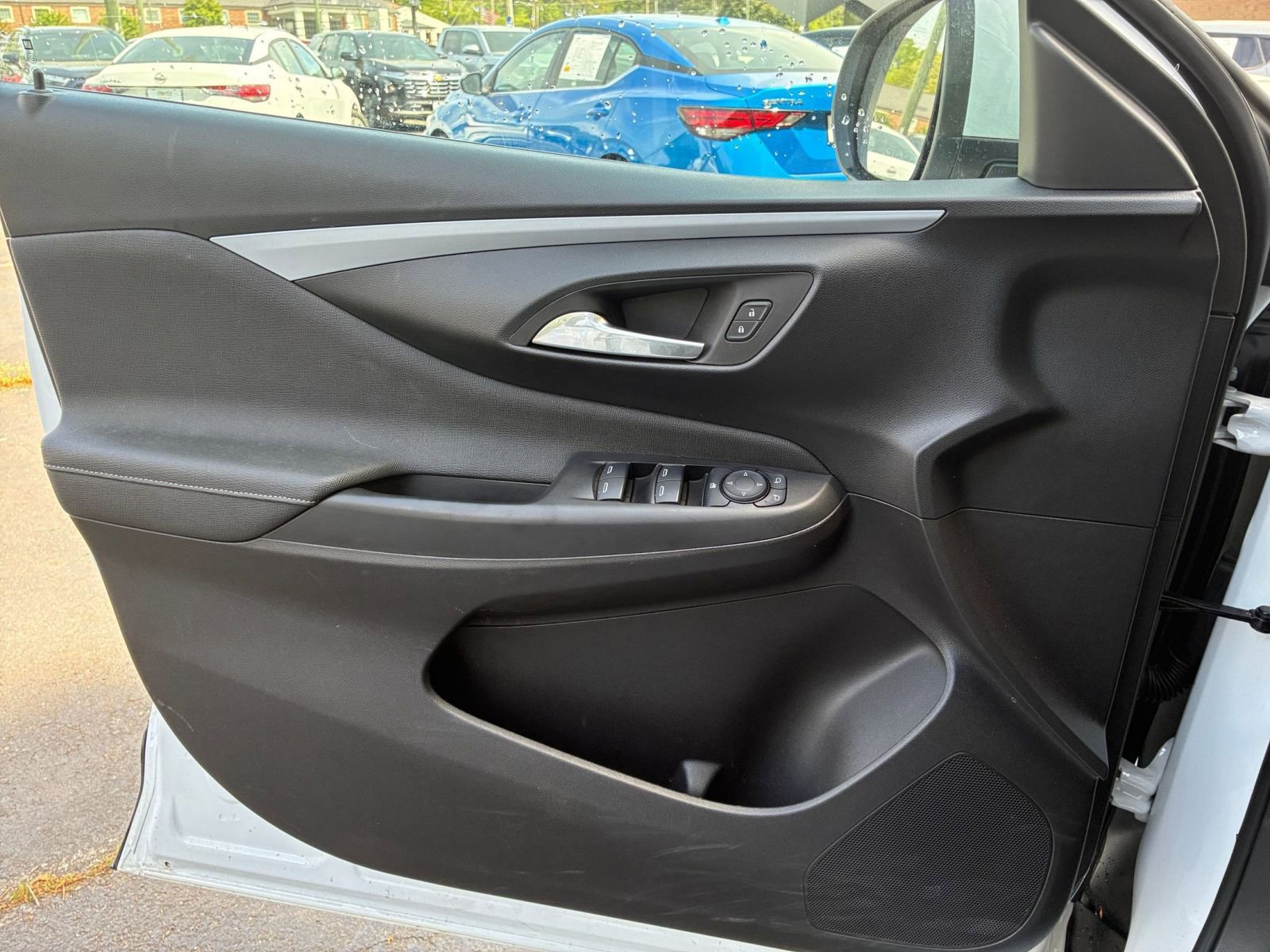 Used 2025 Buick Envista Preferred image 18