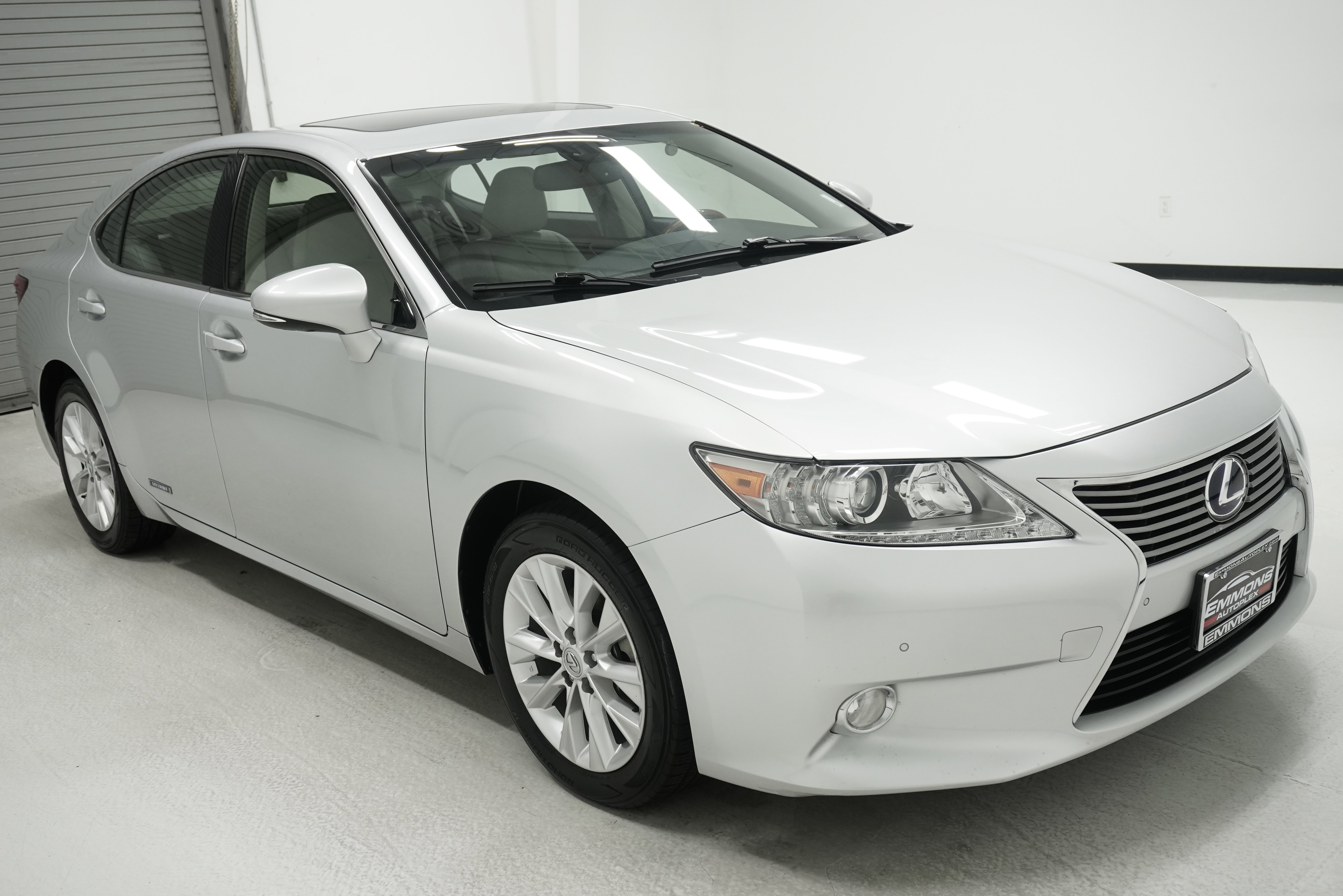 Used 2013 Lexus ES 300h w/ Luxury Pkg FWD image 3