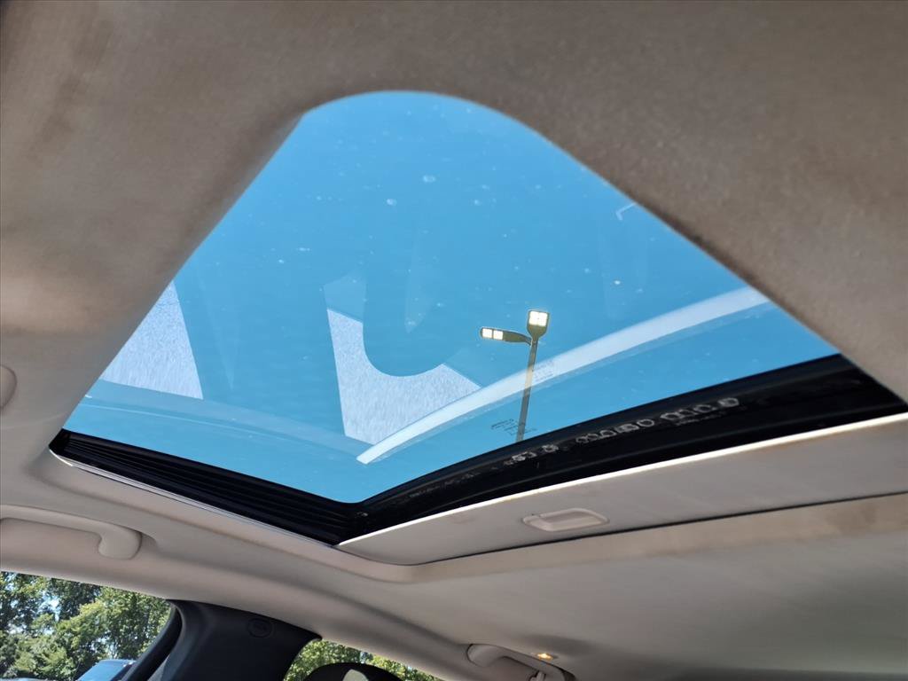 Used 2016 Chrysler 200 Limited w/ Anniversary Edition FWD image 23