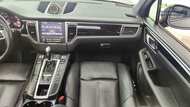 Used 2018 Porsche Macan AWD/4WD image 34