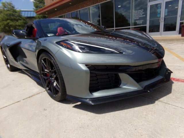 Used 2023 Chevrolet Corvette Z06 RWD image 3