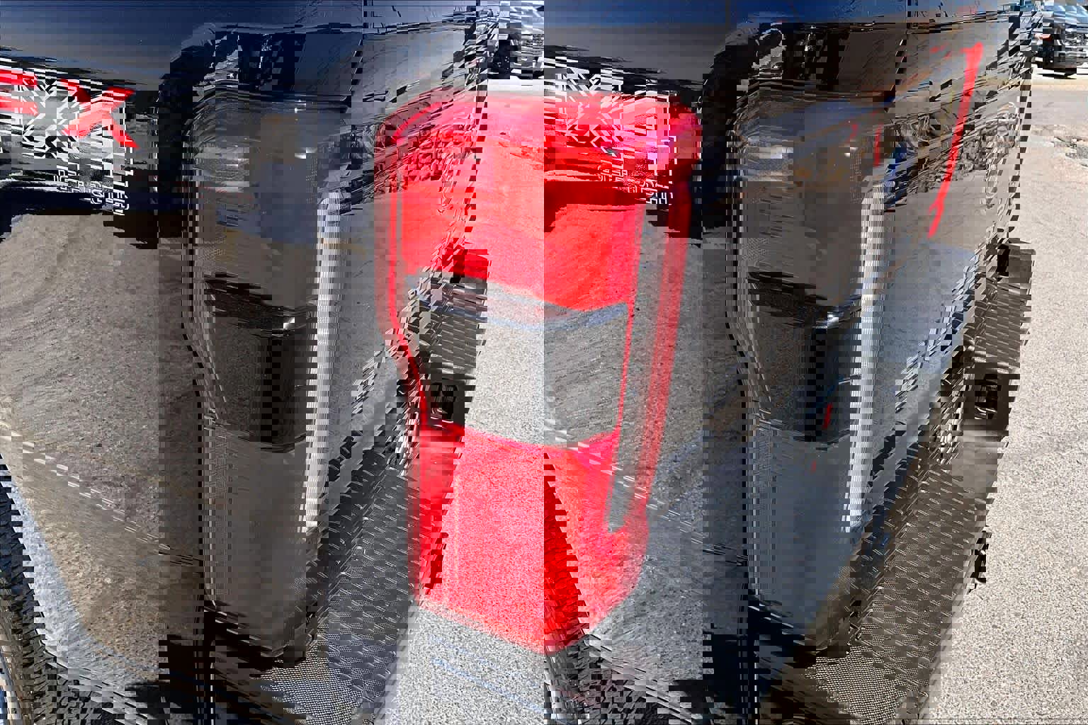 Used 2024 Ford F250 Lariat w/ Sport Appearance Package image 28