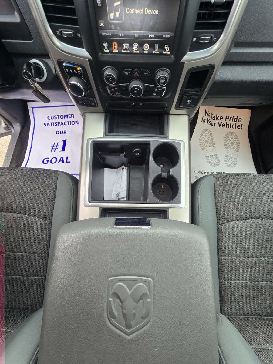 Used 2015 RAM 1500 Classic SLT w/ SLT Plus D￩cor Group image 18