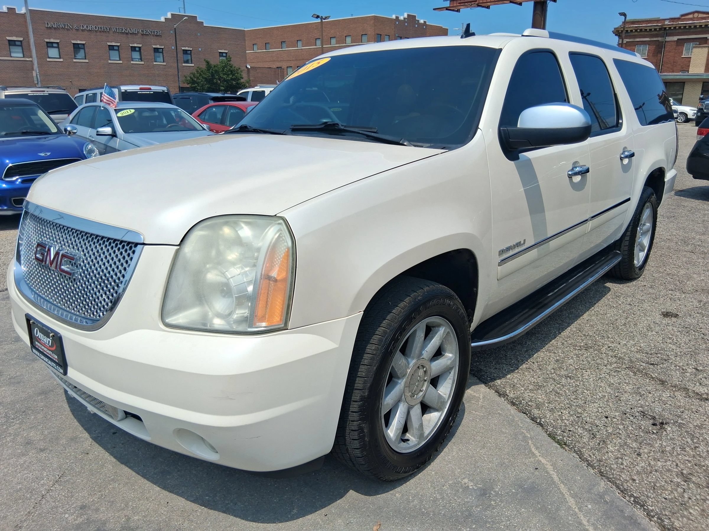 Used 2012 GMC Yukon XL Denali AWD/4WD image 2