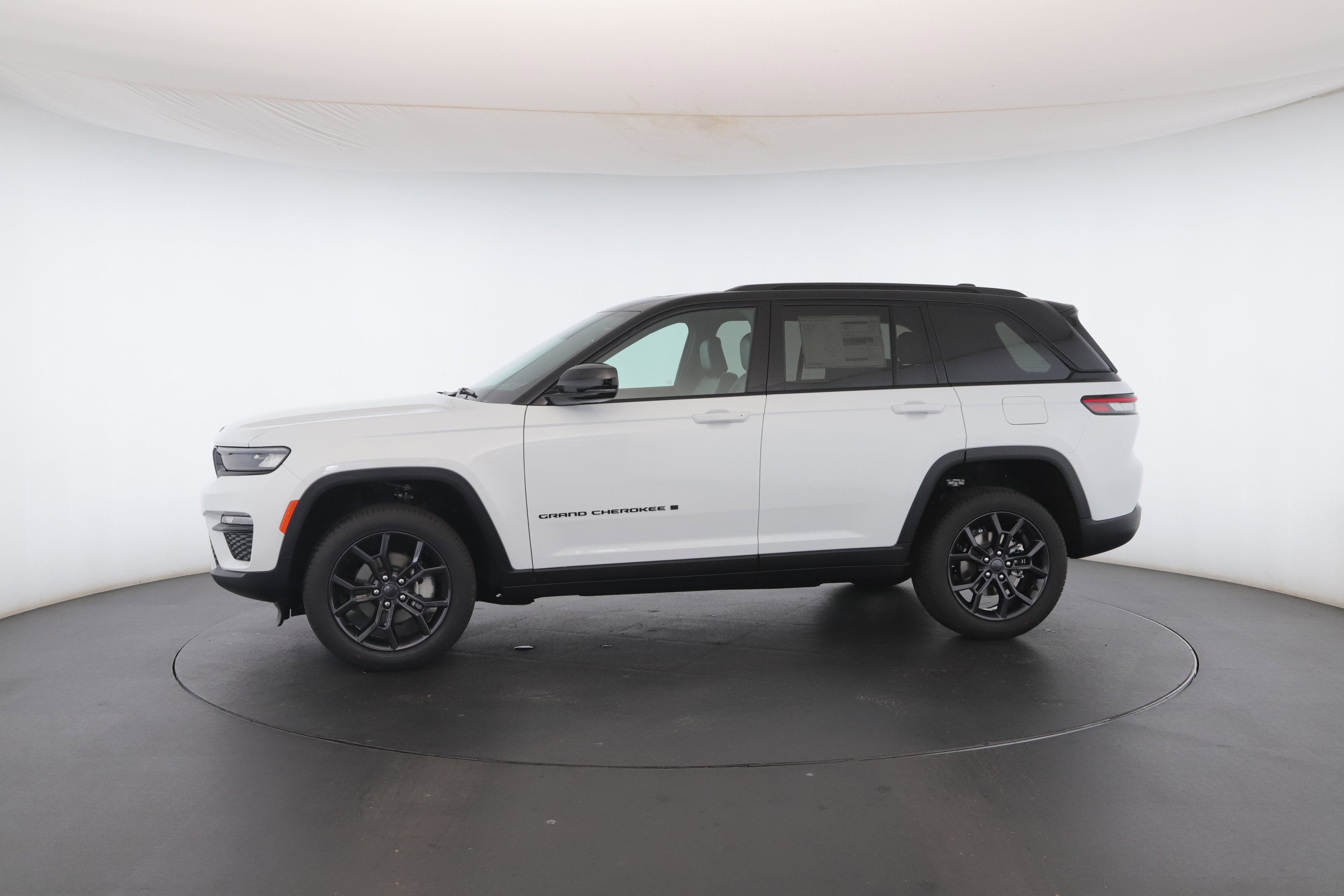 New 2025 Jeep Grand Cherokee Limited image 38