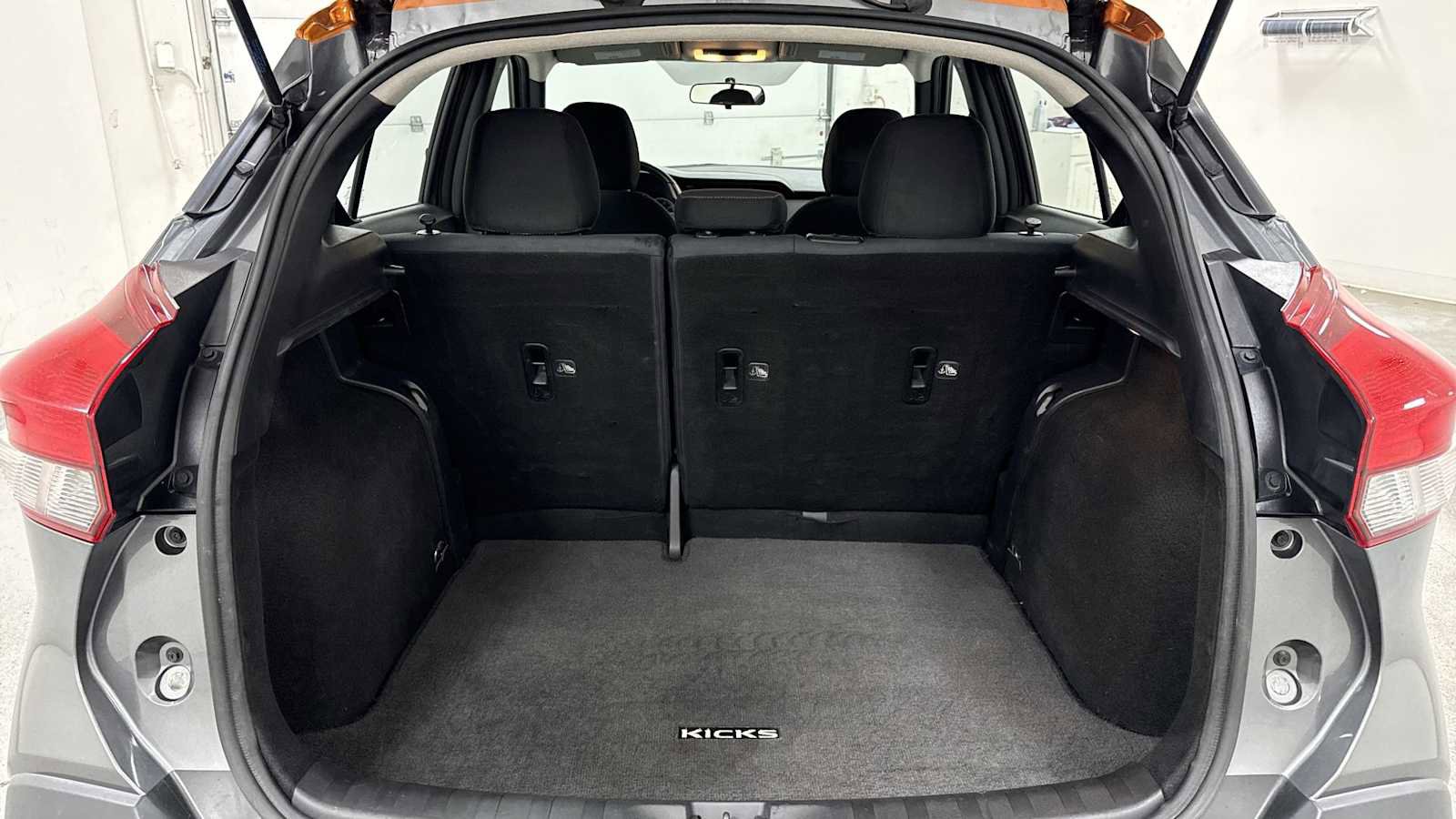 Used 2019 Nissan Kicks SR image 26