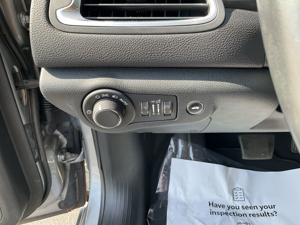 Used 2017 Chrysler 200 Limited Platinum image 7