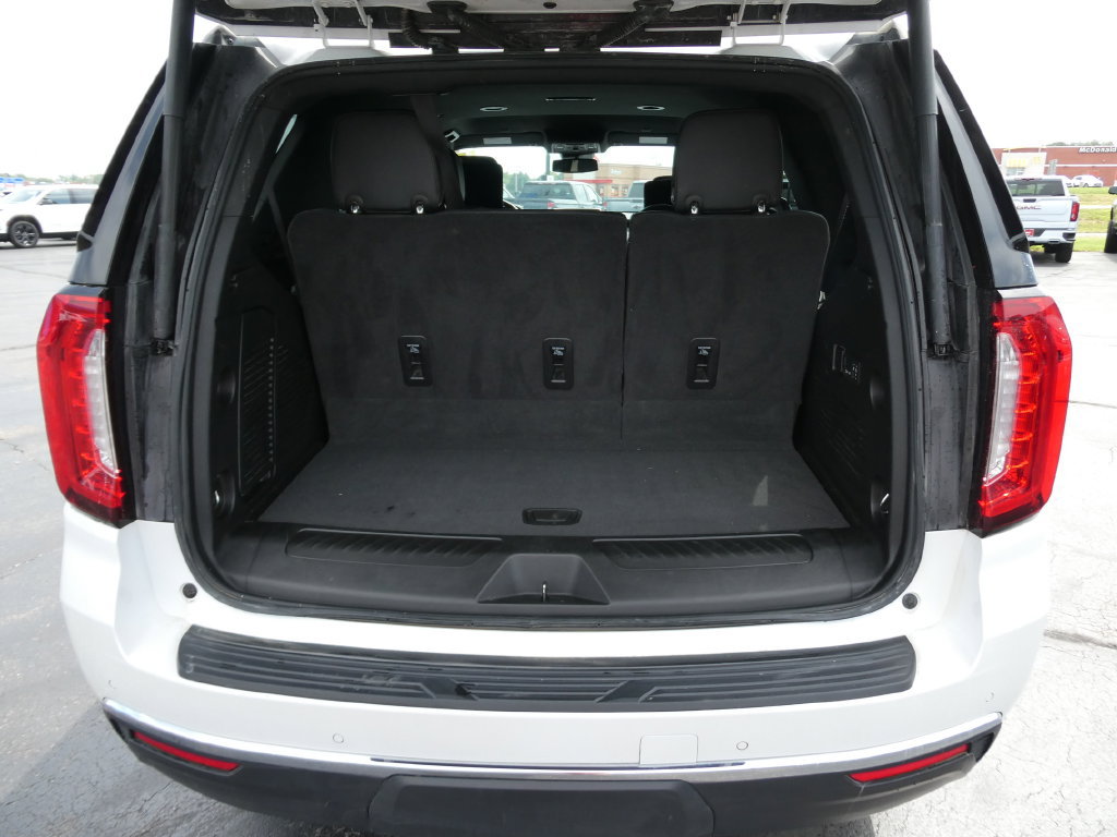 Certified 2024 GMC Yukon SLT w/ SLT Luxury Package AWD/4WD image 18
