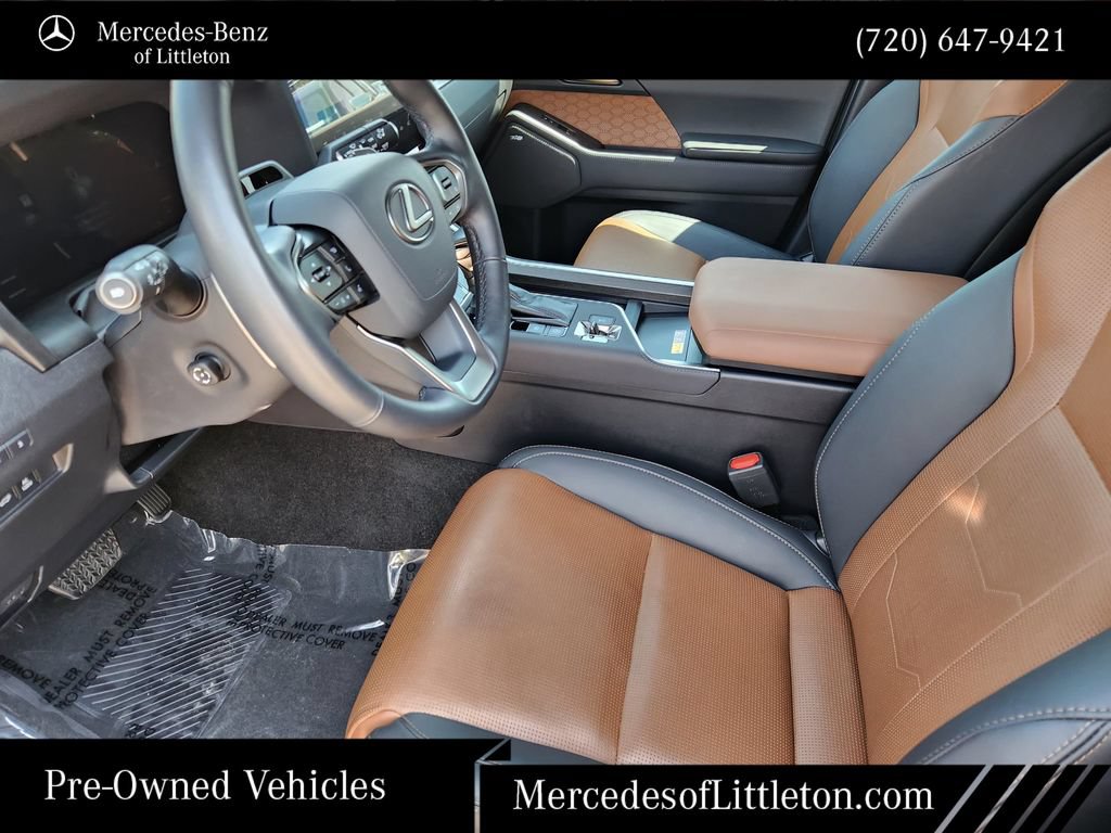 Used 2024 Lexus GX 550 w/ Accessory Package (31) AWD/4WD image 12