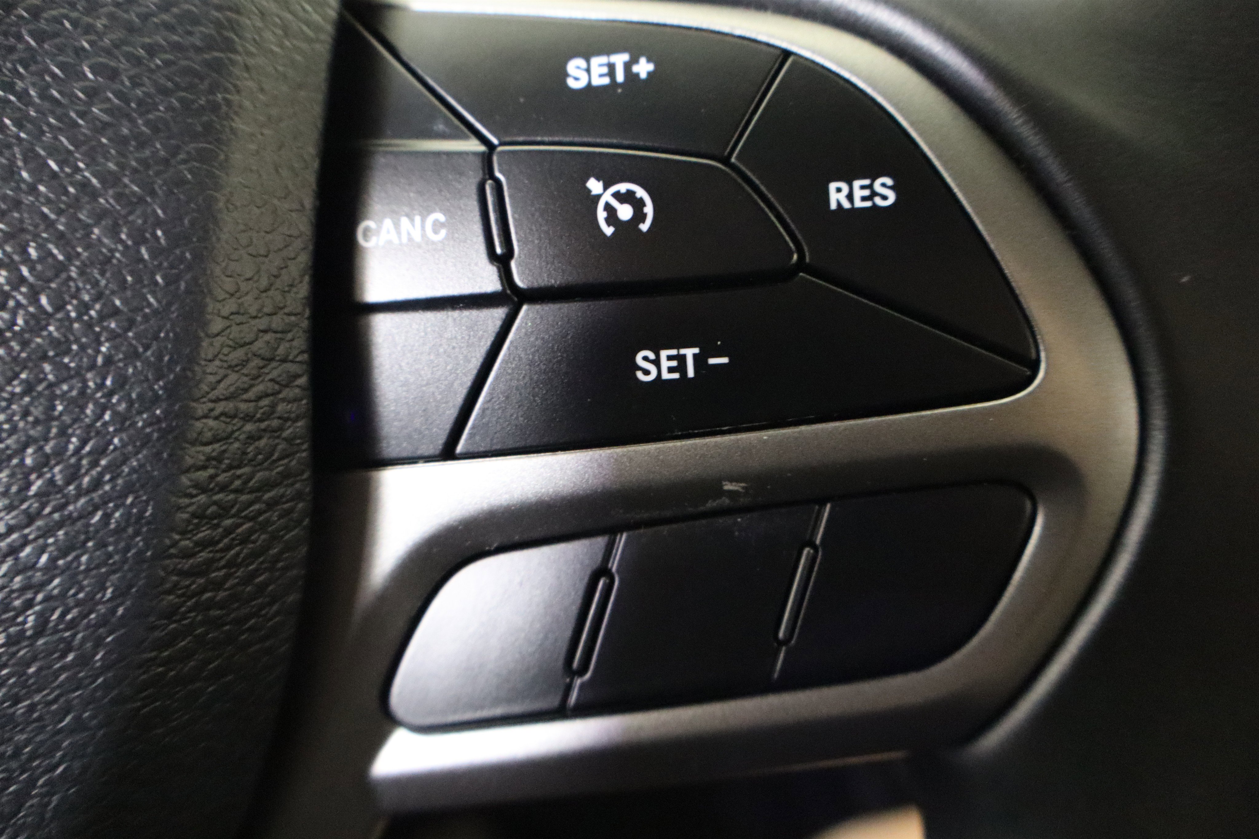 Used 2019 Jeep Cherokee Latitude Plus w/ Comfort/Convenience Group image 29