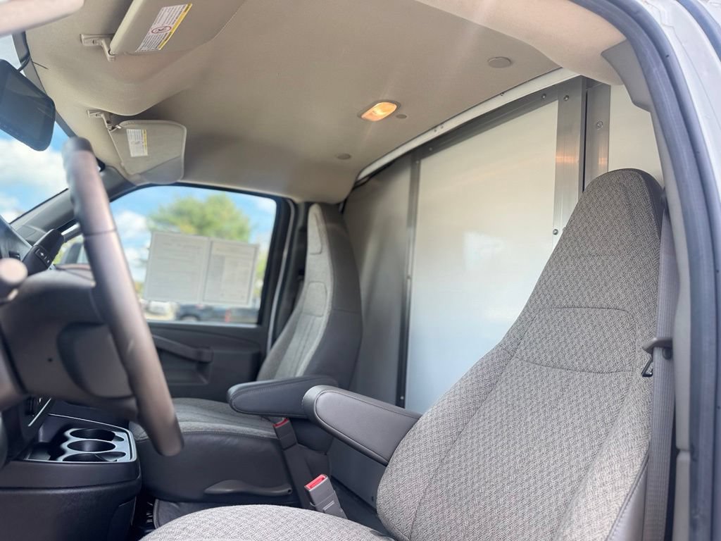 Used 2022 Chevrolet Express 3500 w/ Power Convenience Package RWD image 16
