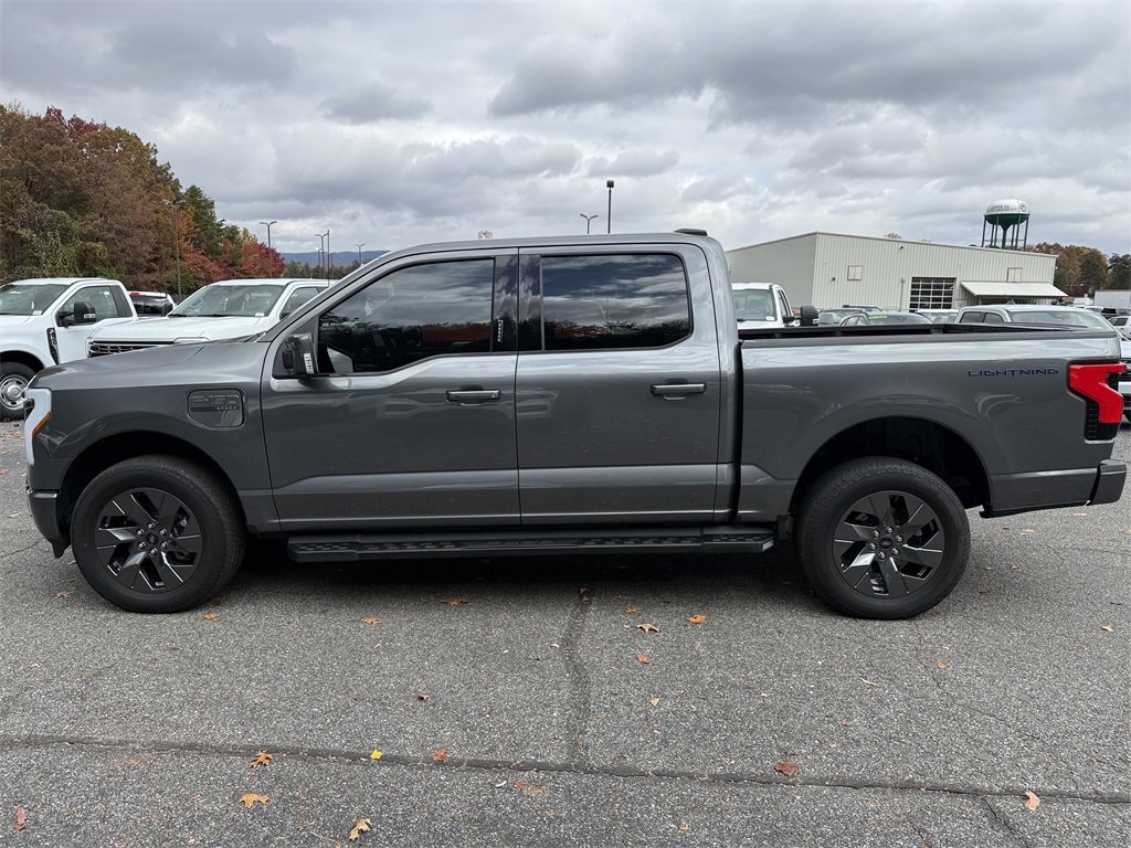 Used 2023 Ford F150 Lightning Lariat image 4