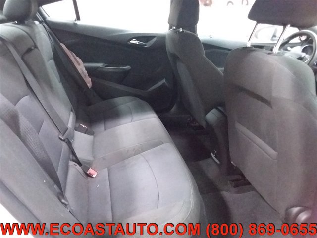 Used 2018 Chevrolet Cruze LT w/ Convenience Package FWD image 14