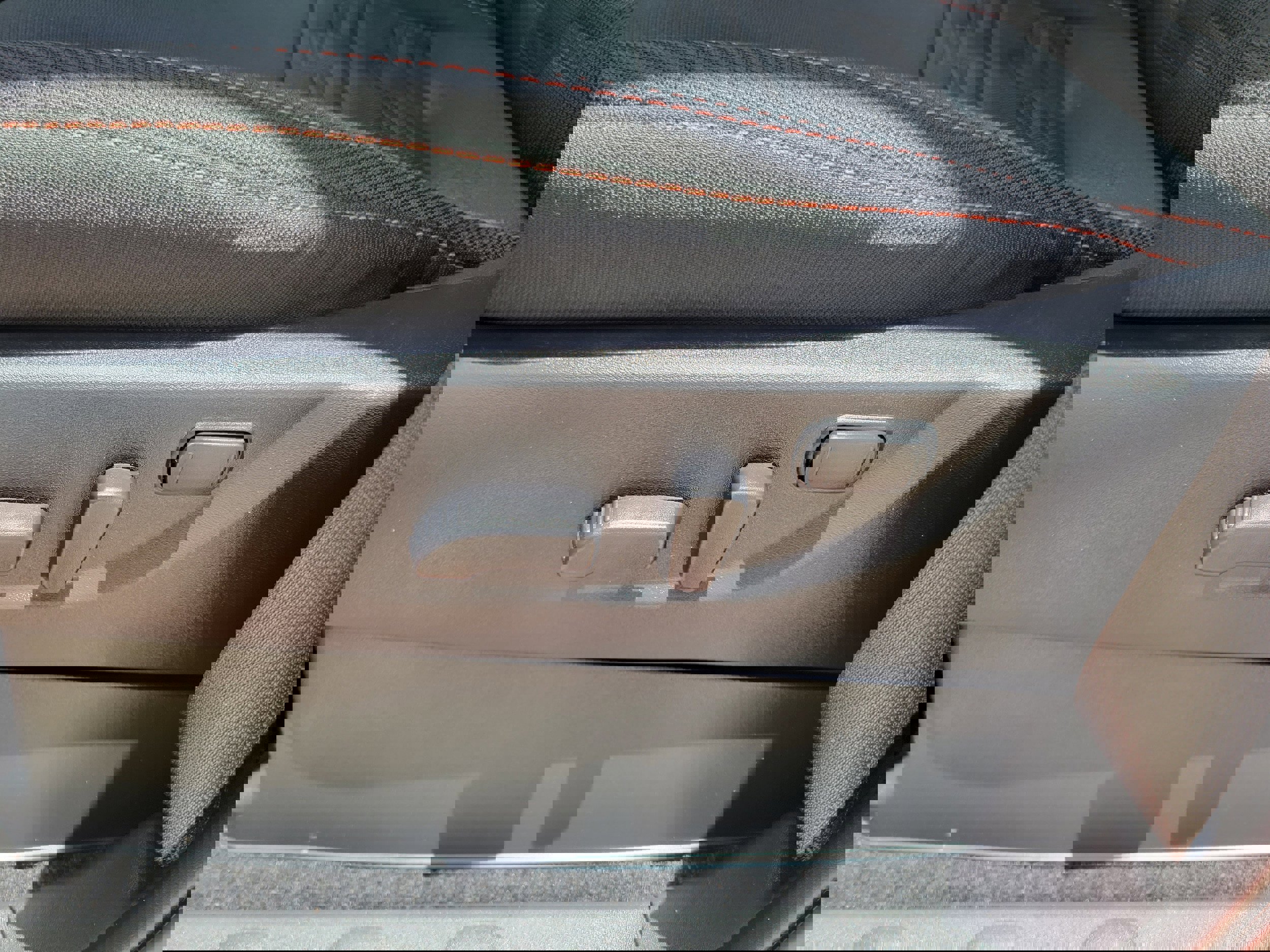 Used 2025 Nissan Frontier PRO-4X w/ Pro Convenience Package image 18