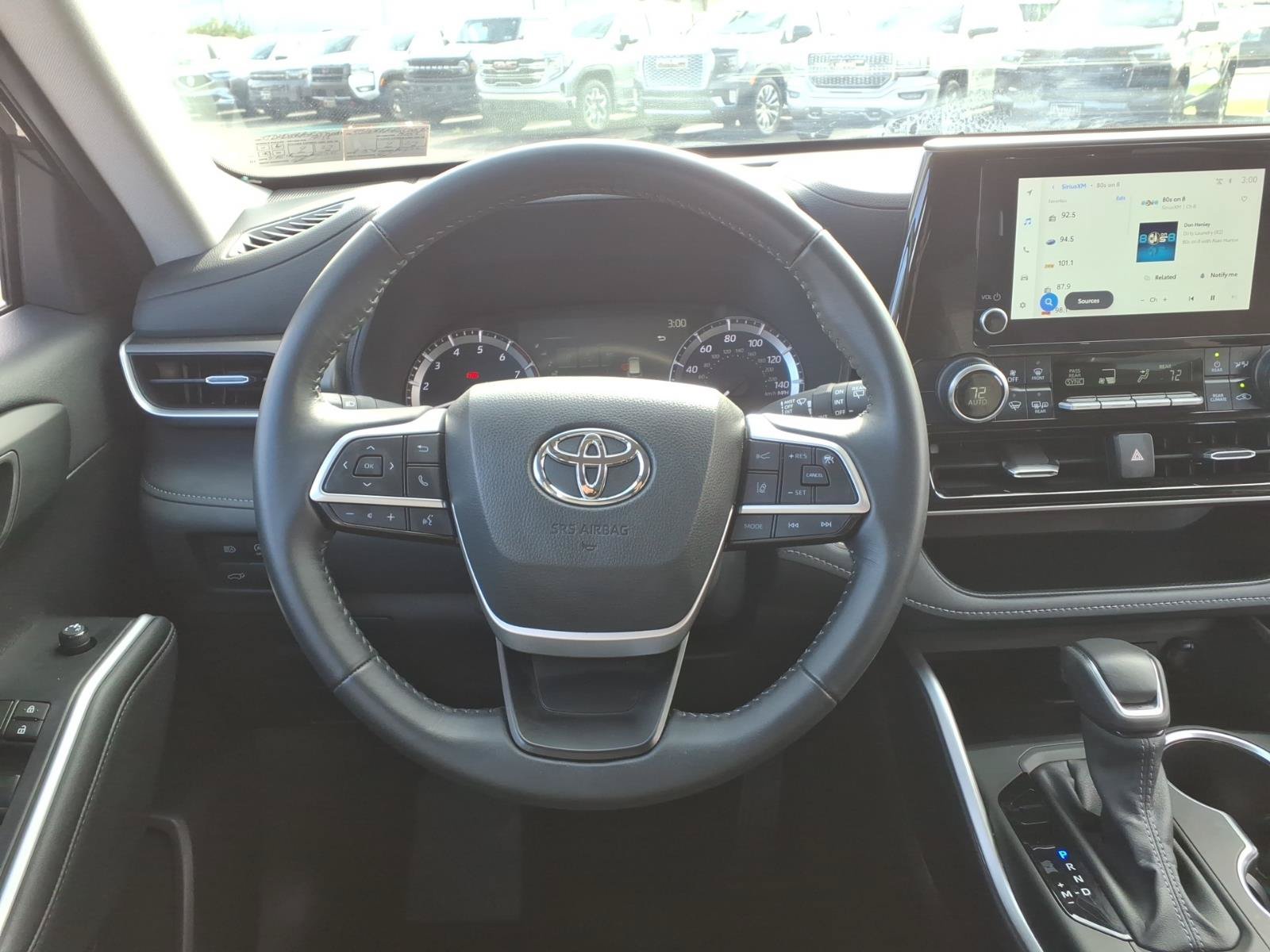 Used 2024 Toyota Highlander LE AWD/4WD image 25