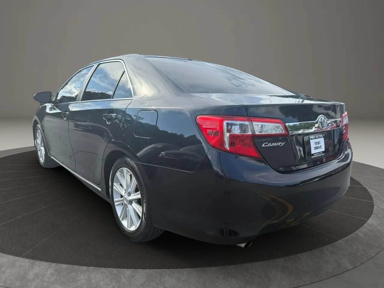 Used 2012 Toyota Camry XLE FWD image 4