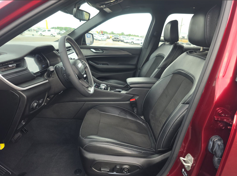 Used 2023 Jeep Grand Cherokee L Laredo AWD/4WD image 9