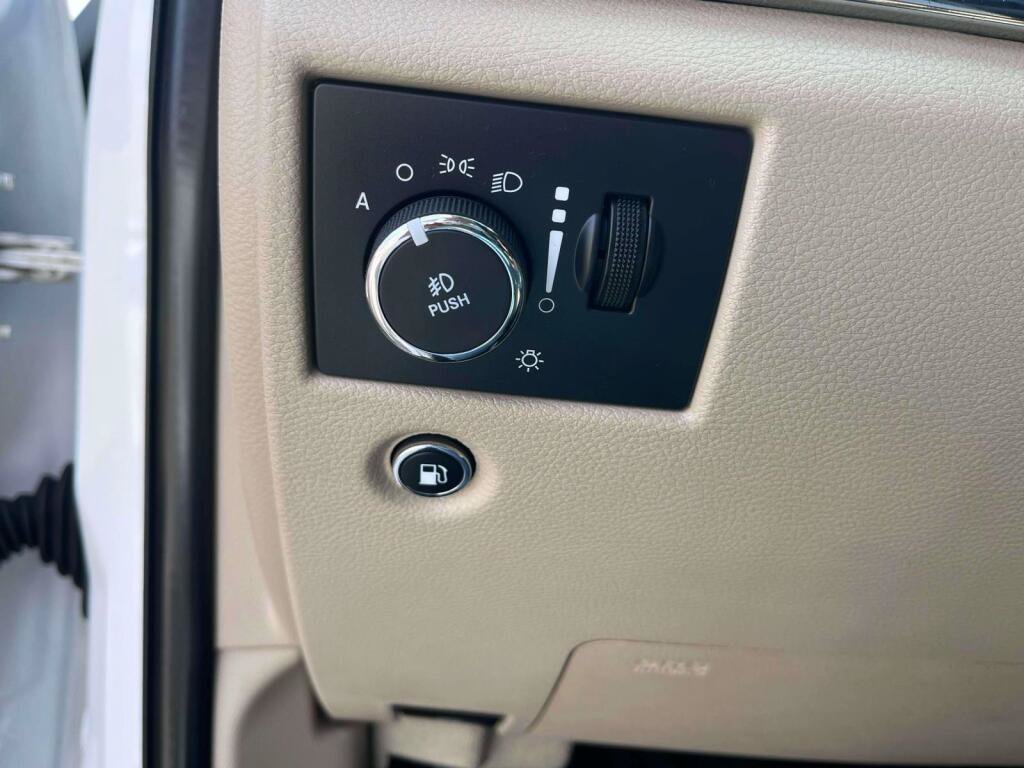 Used 2016 Jeep Grand Cherokee Limited AWD/4WD image 36