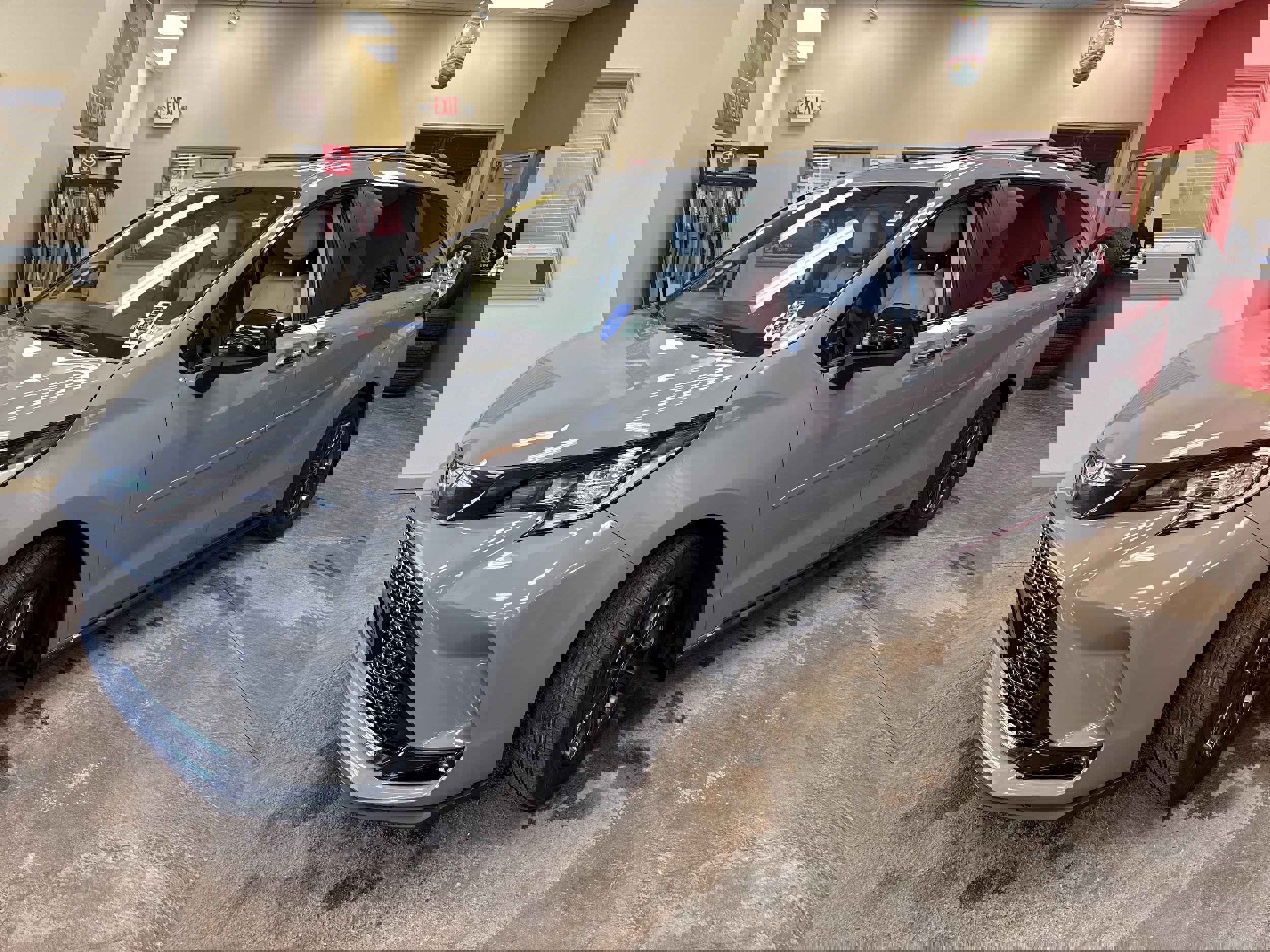 Used 2025 Toyota Sienna XSE w/ XSE Plus Package image 3