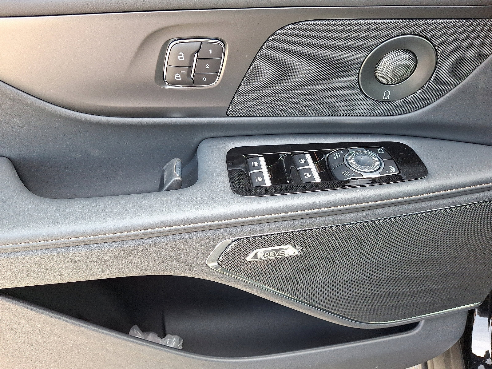 New 2025 Lincoln Nautilus Reserve w/ Jet Appearance Package image 8