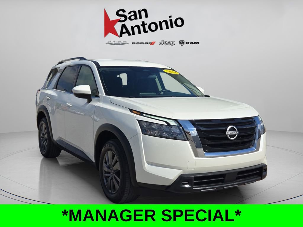 Used 2024 Nissan Pathfinder SV FWD image 2