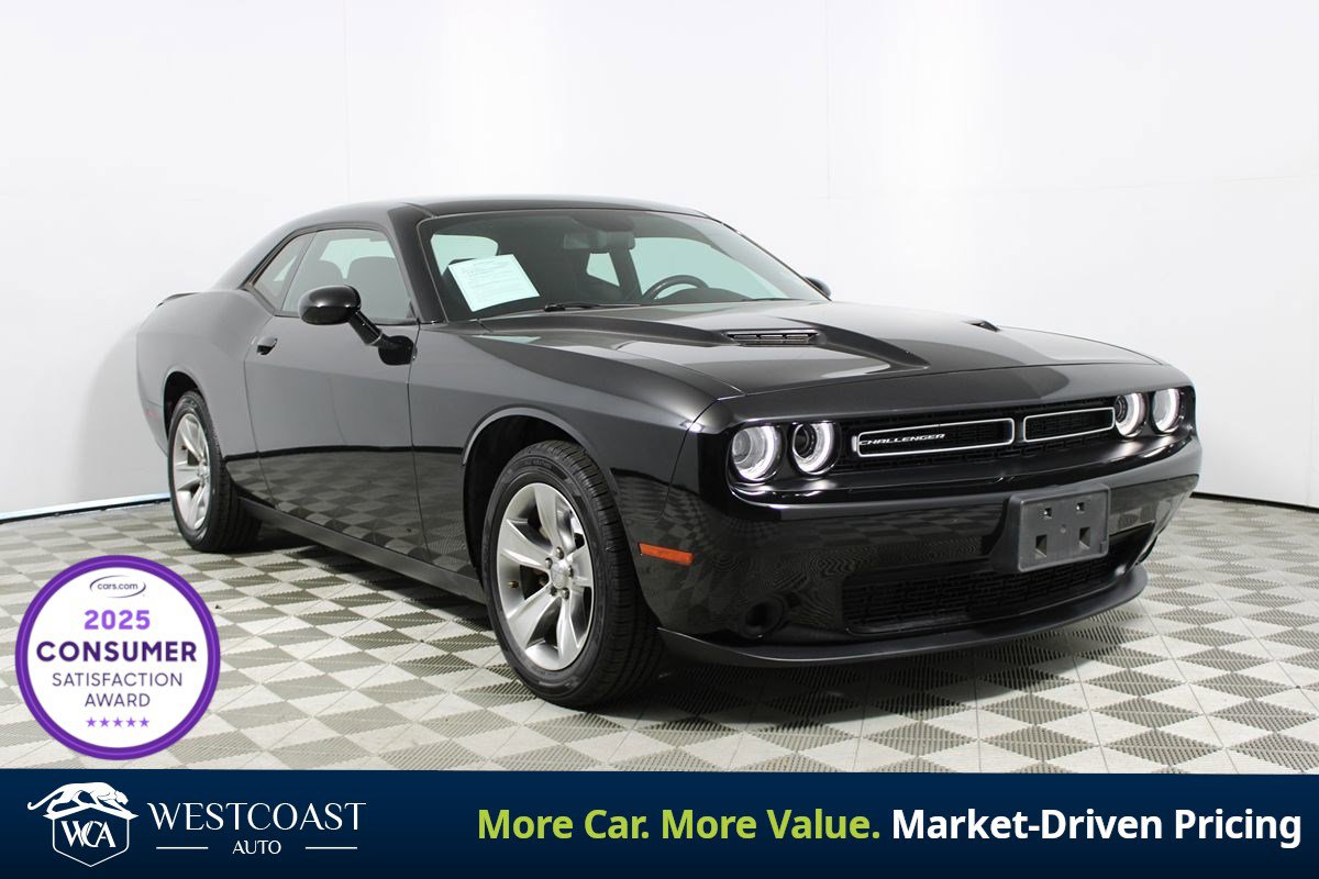 Used 2021 Dodge Challenger SXT image 1