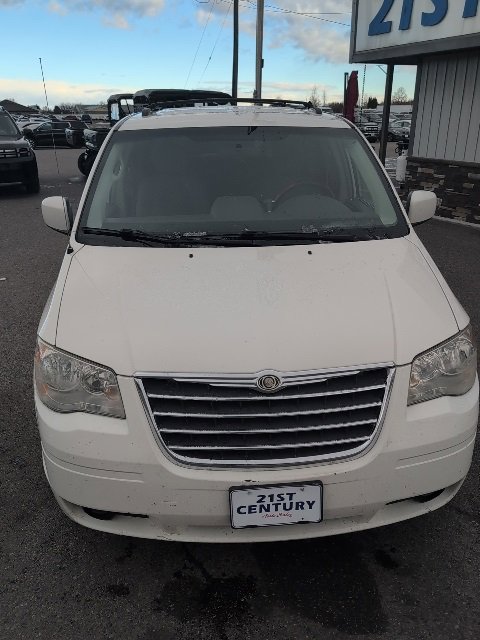 Used 2009 Chrysler Town & Country Touring image 2