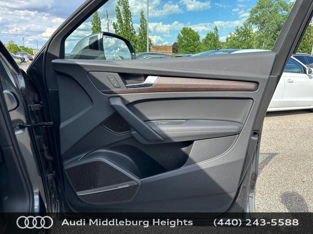 Certified 2025 Audi Q5 e Premium Plus w/ Premium Plus Package AWD/4WD image 21