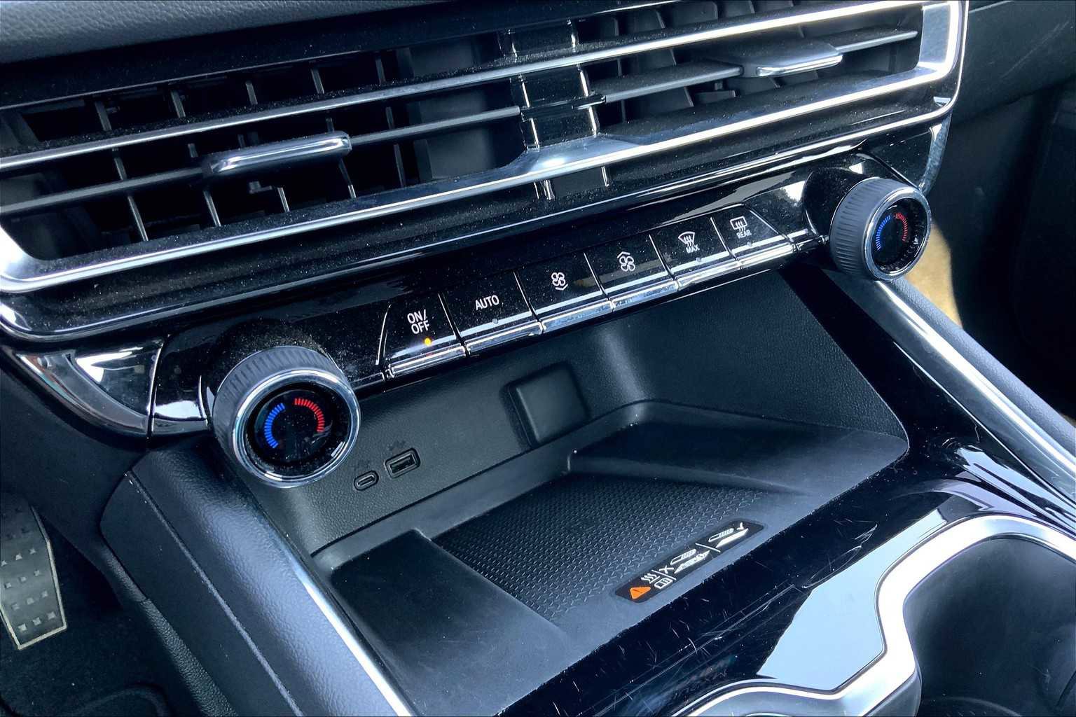 Used 2024 Chevrolet Traverse LT image 31