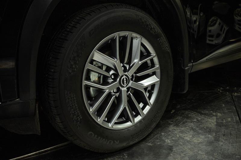 Used 2023 Nissan Rogue S image 3